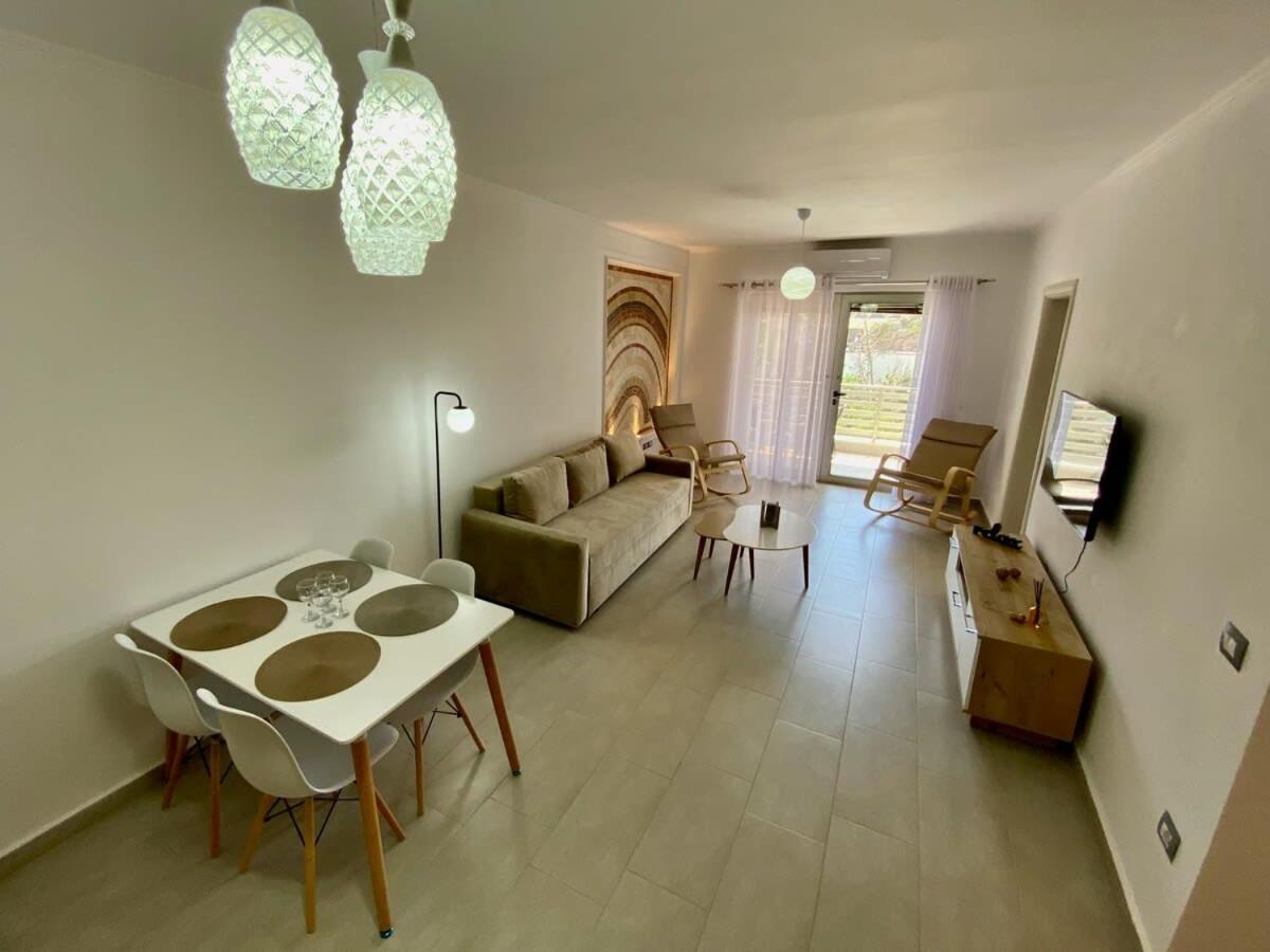 Sunlit 594 Apartment Durres Bagian luar foto