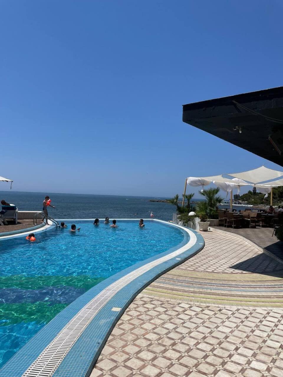 Sunlit 594 Apartment Durres Bagian luar foto