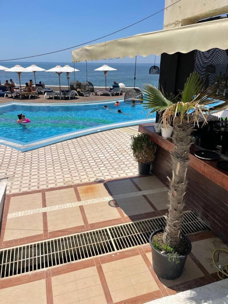 Sunlit 594 Apartment Durres Bagian luar foto
